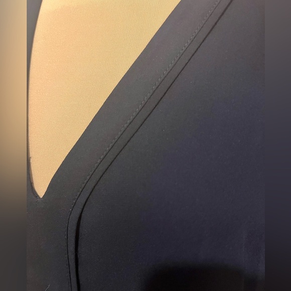 Banana Republic midnight blue drapey v-neck blouse, size Large - Picture 5 of 5